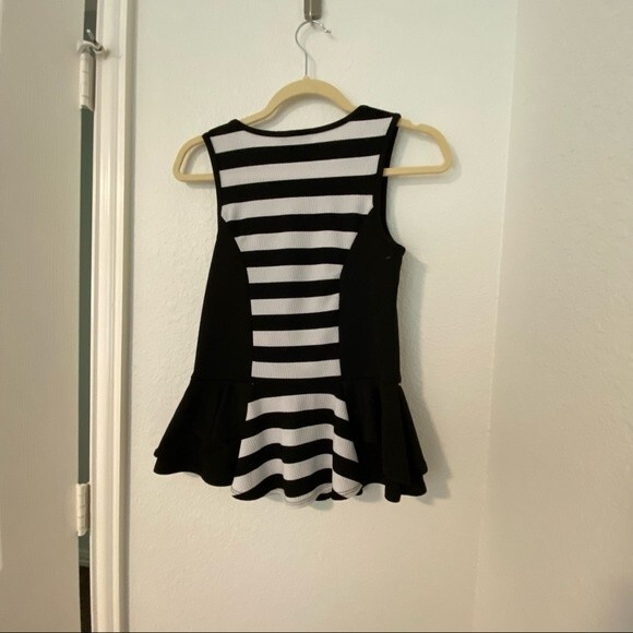 IZ BYER Sleeveless black white stripe peplum top unique zipper detail size S - Picture 2 of 7
